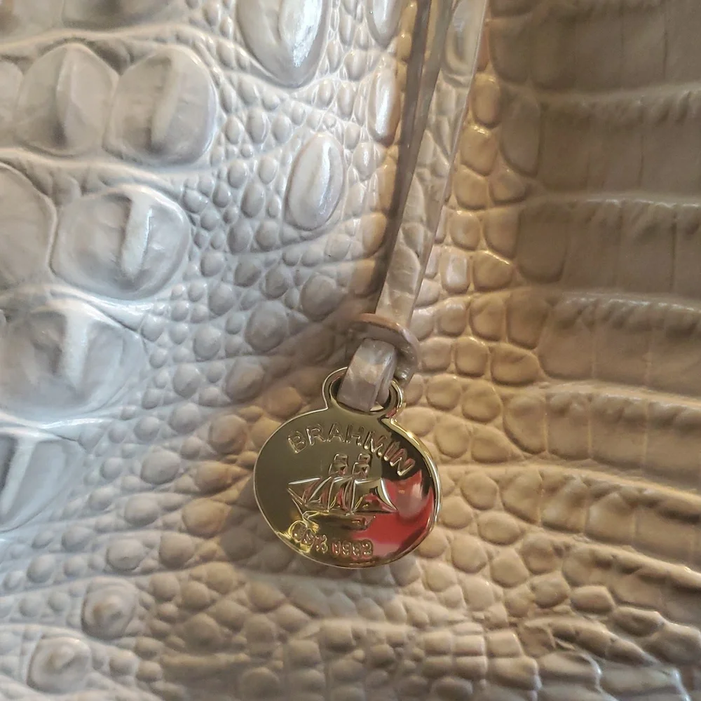 Brahmin. AMY SEASHELL Crocodile Embossed Shoulder Bag. NEVER USED With regist - Picture 2 of 10